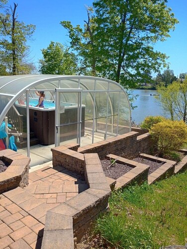 Lakefront Log Cabin on Beautiful Kerr Lake in downtown Clarksville VA