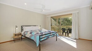 4 bedrooms, iron/ironing board, WiFi