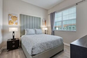 4 slaapkamers, een strijkplank/strijkijzer, reisbedje, wifi