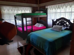 3 quartos, Wi-Fi de cortesia, roupa de cama