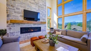 Älytelevisio, takka, työhuone