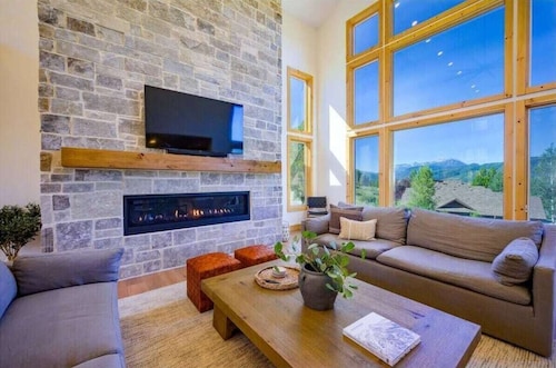 The Ledges | Ski Getaway | Hot Tub & Theater Room