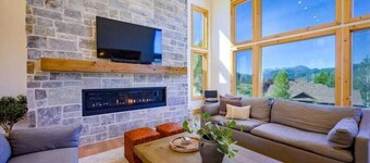 The Ledges | Ski Getaway | Hot Tub & Theater Room