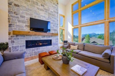 The Ledges | Ski Getaway | Hot Tub & Theater Room
