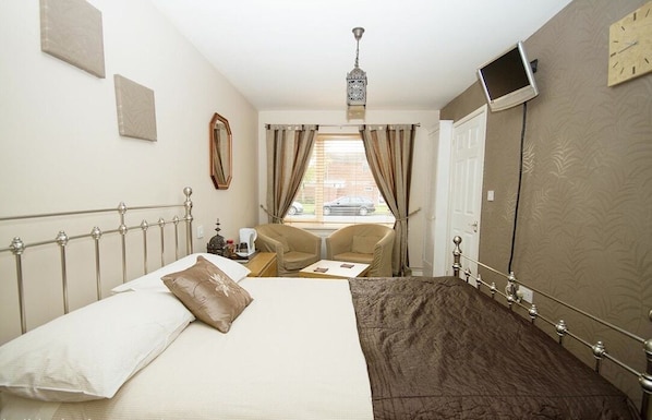 2 chambres, fer et planche à repasser, lit parapluie, Wi-Fi gratuit