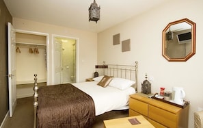 2 chambres, fer et planche à repasser, lit parapluie, Wi-Fi gratuit