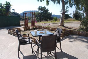 تناول الطعام بالخارج