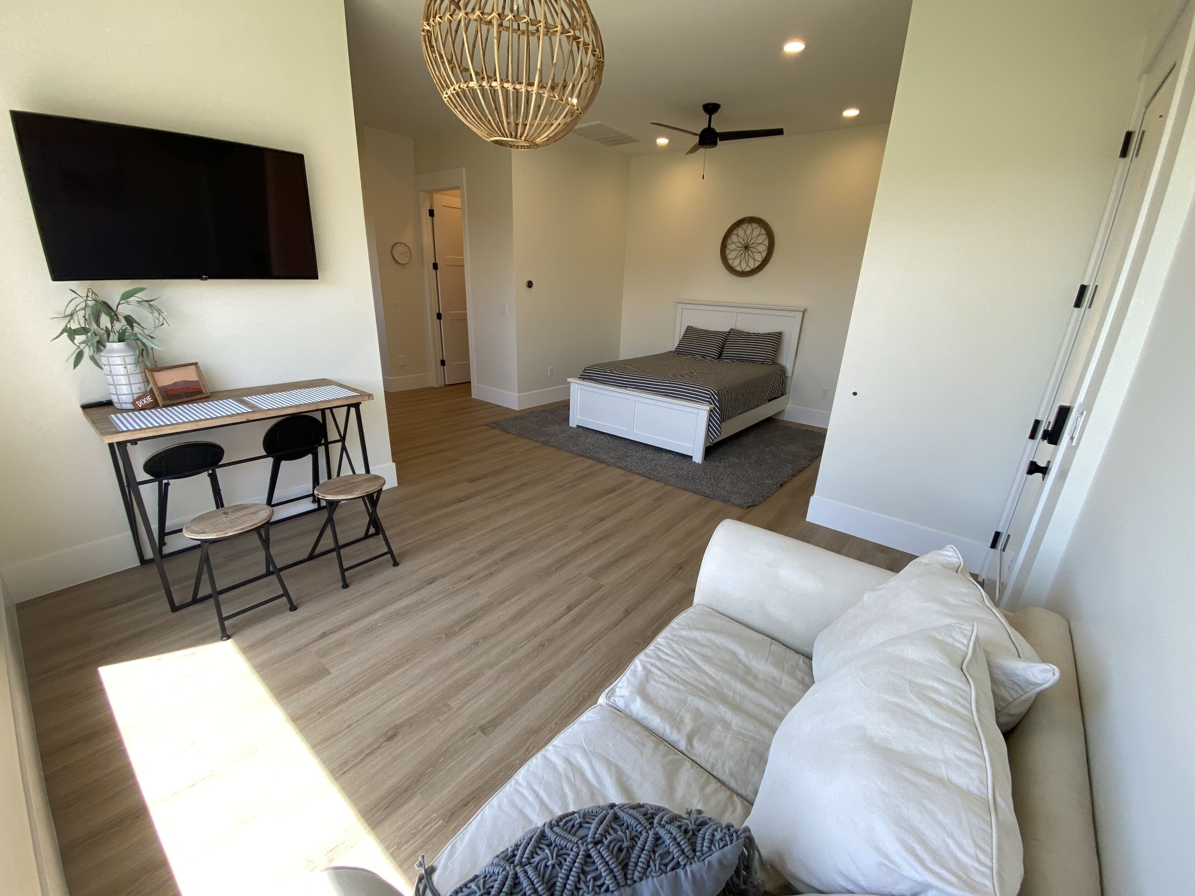 Brand New!  | Quiet & Secluded | Close to Southern Utah adventures and beauty