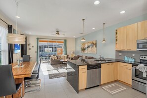 冰箱、微波炉、烤箱、炉灶