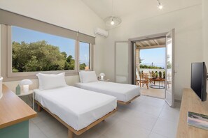 2 chambres, coffres-forts dans les chambres, bureau