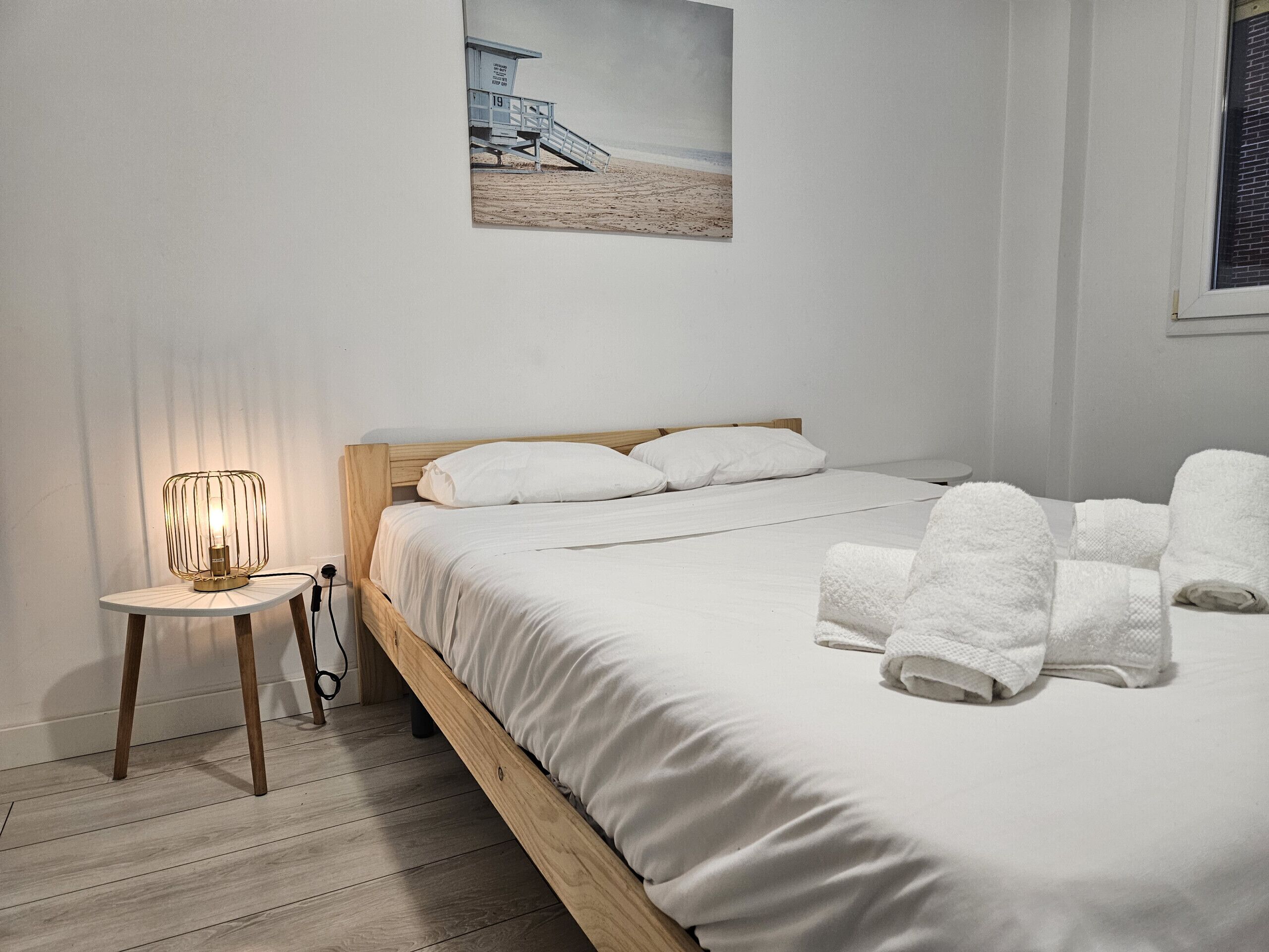 3 makuuhuonetta, silitysrauta/-lauta, ilmainen Wi-Fi, vuodevaatteet