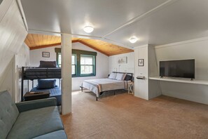 5 bedrooms, desk, iron/ironing board, free WiFi