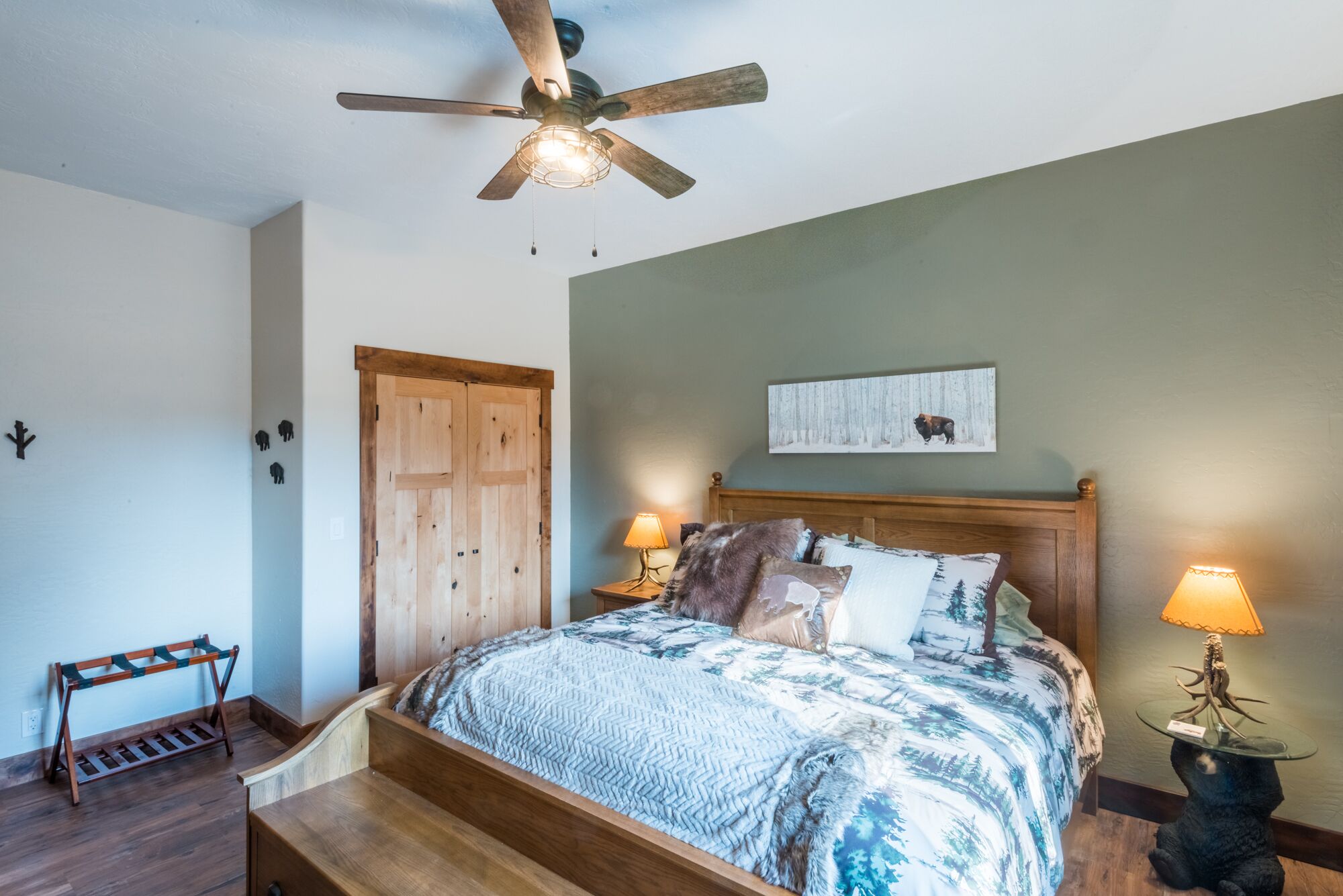 2 habitaciones, escritorio, tabla de planchar con plancha y wifi gratis 