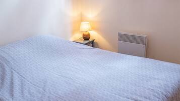 2 bedrooms, iron/ironing board, travel cot, bed sheets