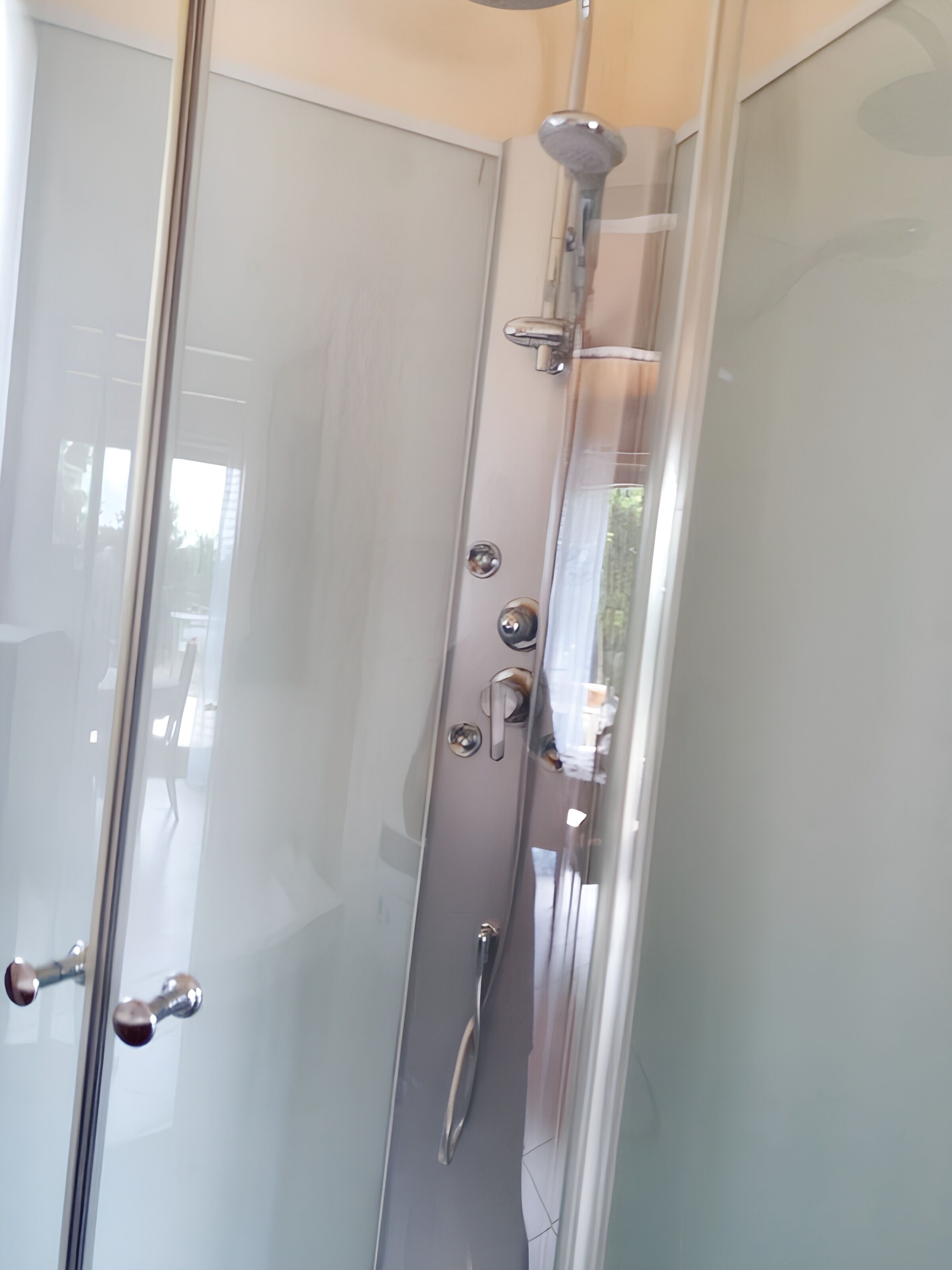 Douche, serviettes fournies