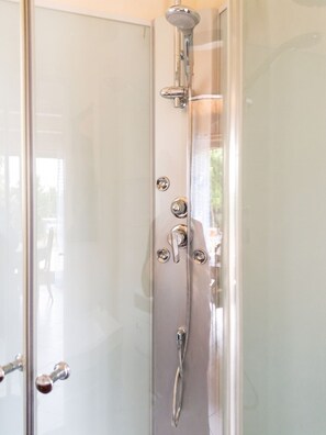 Shower, towels