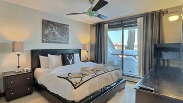 4 bedrooms, desk, iron/ironing board, travel crib