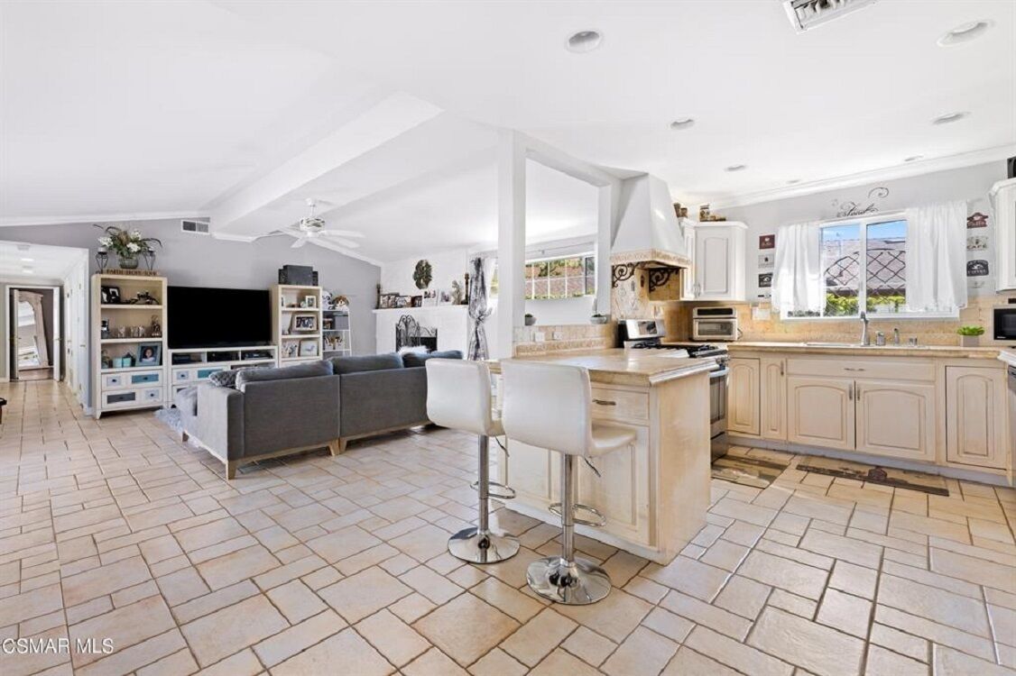 Gated property, main house 4bed 3bath amazing large pool. 