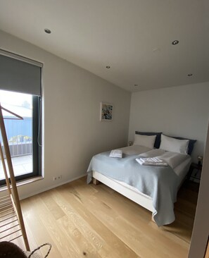 2 bedrooms, iron/ironing board, travel cot, free WiFi - Unique Penthouse apt in 101 w/sea and city view (Reykjavík)