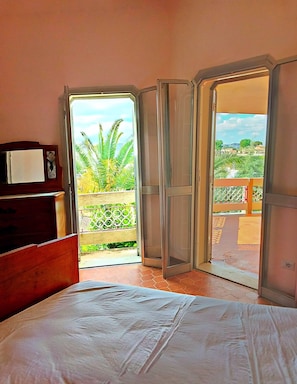 2 chambres, fer et planche à repasser, Wi-Fi gratuit, draps fournis