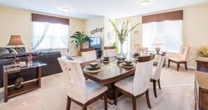 Apartment (Premium Lake View Condo - Sleeps 6) | Speisen