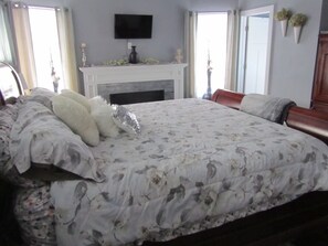 4 dormitorios, tabla de planchar con plancha, cuna de viaje