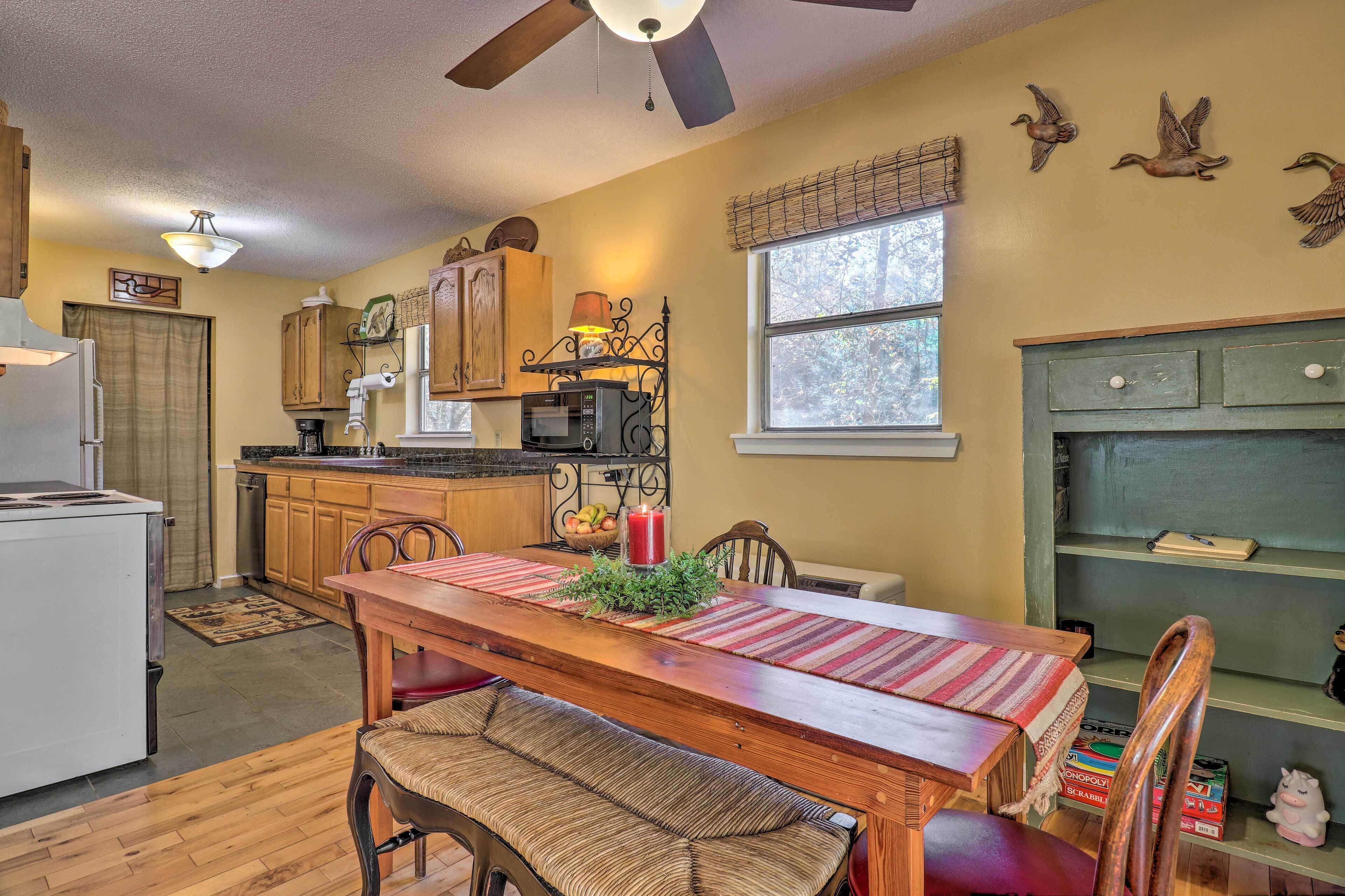 Creekside Retreat w/ Deck, 18 Miles to Wolf Ridge