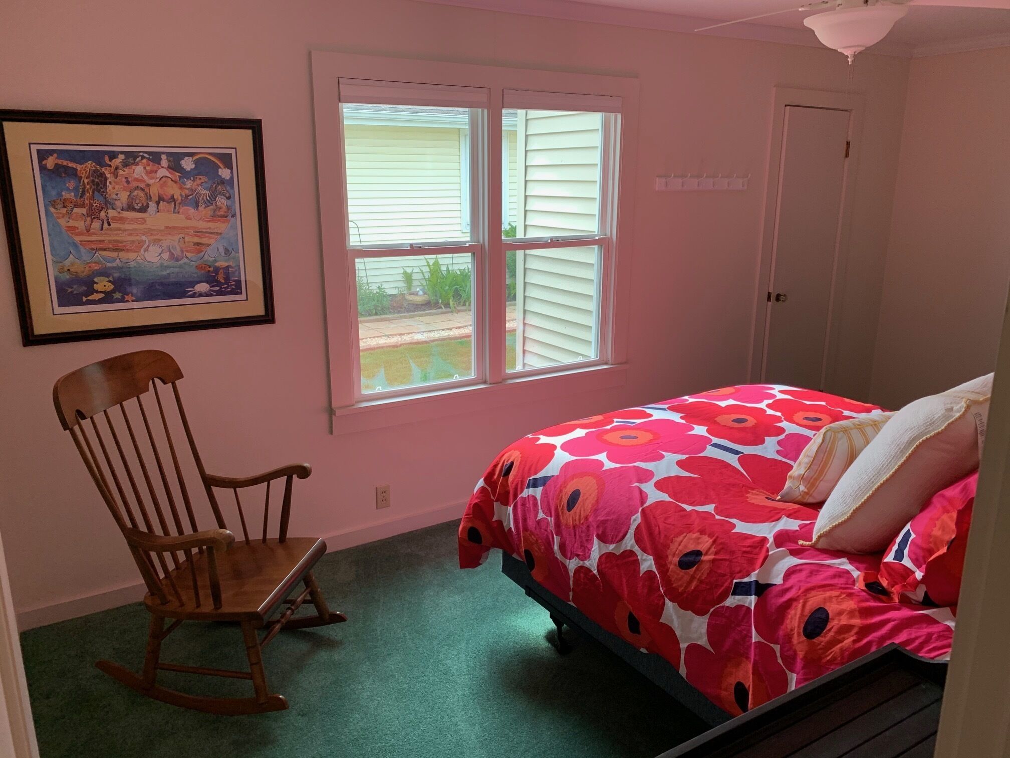 Nicely Appointed, Comfy Cottage ON THE LAKE  with Awesome Views - Sleeps 10