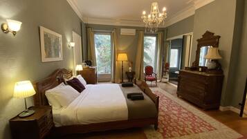 6 bedrooms, soundproofing, iron/ironing board, free WiFi