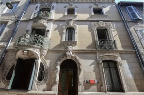 Exterior detail - A stunning former Ambassador's home in the heart of Carcassonne (Carcassonne)