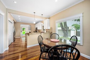 Dining - Laketown Villa | Amazing Downtown Location (Coeur d'Alene)