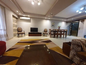 Apartamento | Sala de estar | TV 30 polegadas com canais digitais