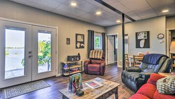 TV, fireplace, books, stereo