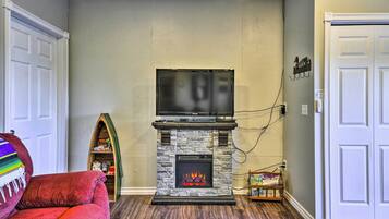 TV, fireplace, books, stereo