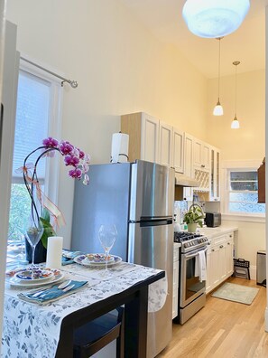 Frigorífic, microones, forn i placa de cuina 