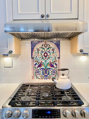 Frigorífic, microones, forn i placa de cuina 