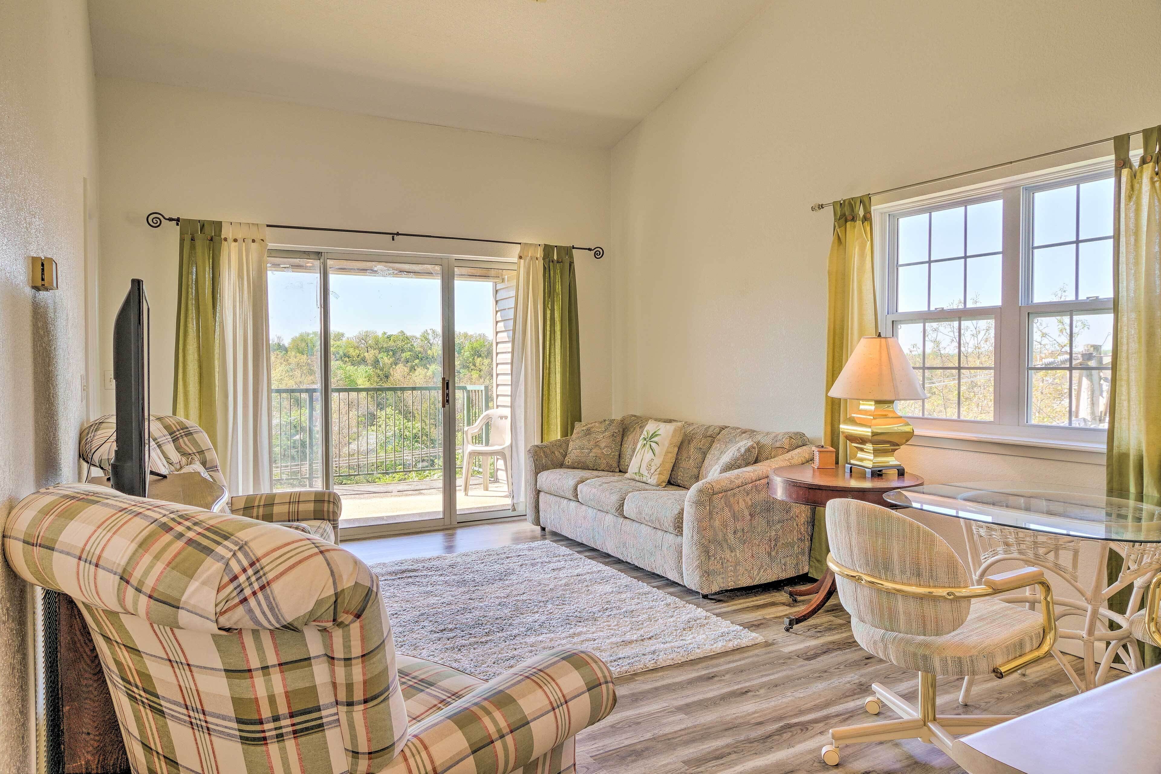 Comfy Branson Escape in Holiday Hills Resort!