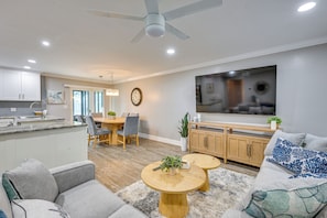 TV - Elegant FL Condo w/ Pool: Walk to Madeira Beach! (Madeira Beach)