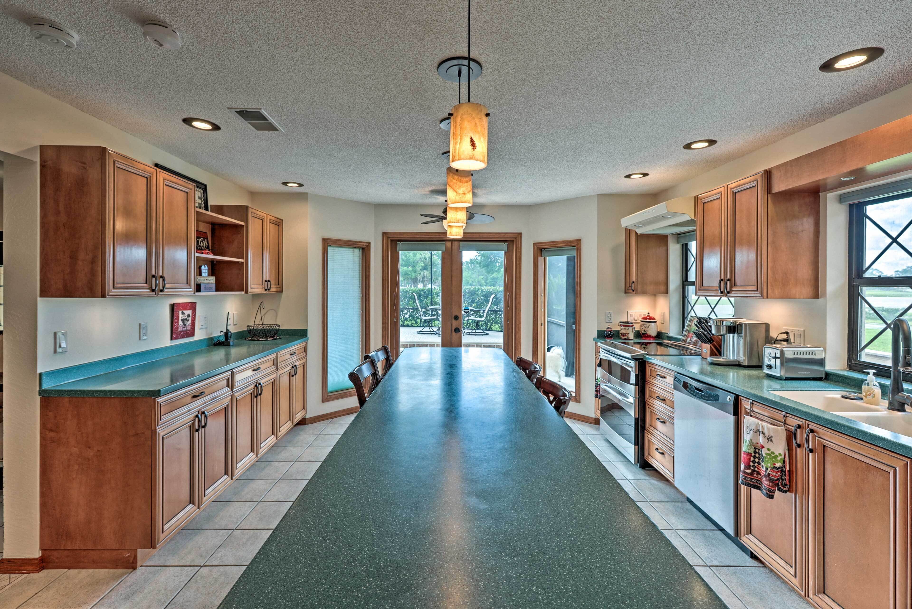 The Aviator's Dream: Pool, Spa & Private Runway!