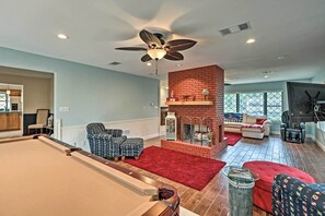 TV, fireplace, foosball, books - The Aviator's Dream: Pool, Spa & Private Runway! (Port Orange)