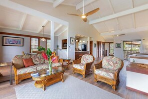 Smart TV - Nihi Kai 203 – Poolside Ocean Views + A/C (Koloa)