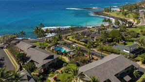 Exterior - Nihi Kai 203 – Poolside Ocean Views + A/C (Koloa)
