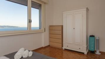 2 bedrooms, iron/ironing board