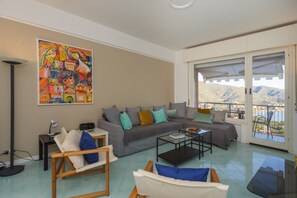 Living area - CASA LINDA - Dream view, swimming pool, and tennis court (Rapallo)