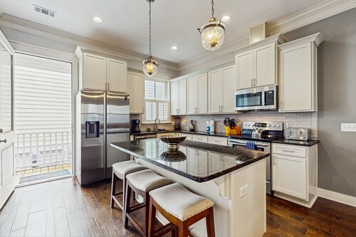 Newly Built Two-Story Townhouse w/Free WiFi, Washer/Dryer, and Central A/C