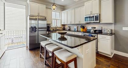 Newly Built Two-Story Townhouse w/Free WiFi, Washer/Dryer, and Central A/C