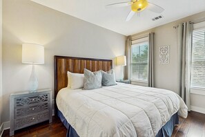 3 bedrooms, free Internet, bed sheets