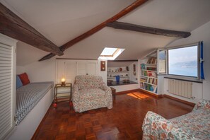 2 Schlafzimmer, Bügeleisen/Bügelbrett