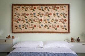 2 chambres, fer et planche à repasser