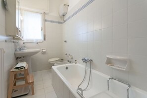 أحواض استحمام، مراحيض شطف